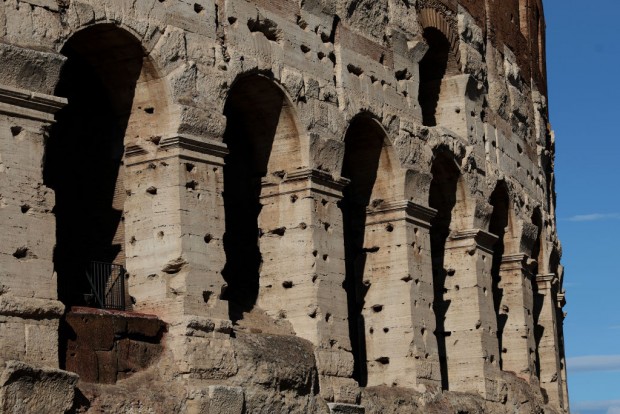 Ancient Buildings Still Standing as Ancient Concrete Mends Its Own Cracks, Can It Be Used Today?